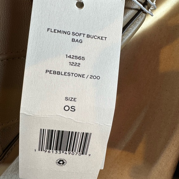 Tory Burch small Fleming soft bucket bag - Picture 8 of 9